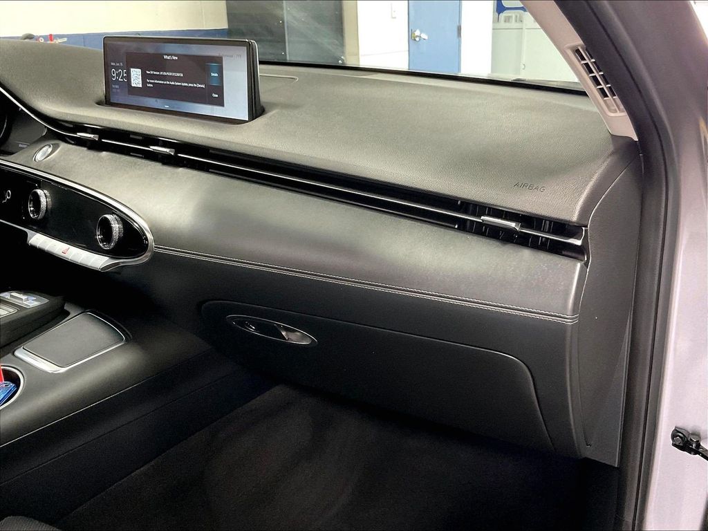 2025 Genesis GV70 — photo 13