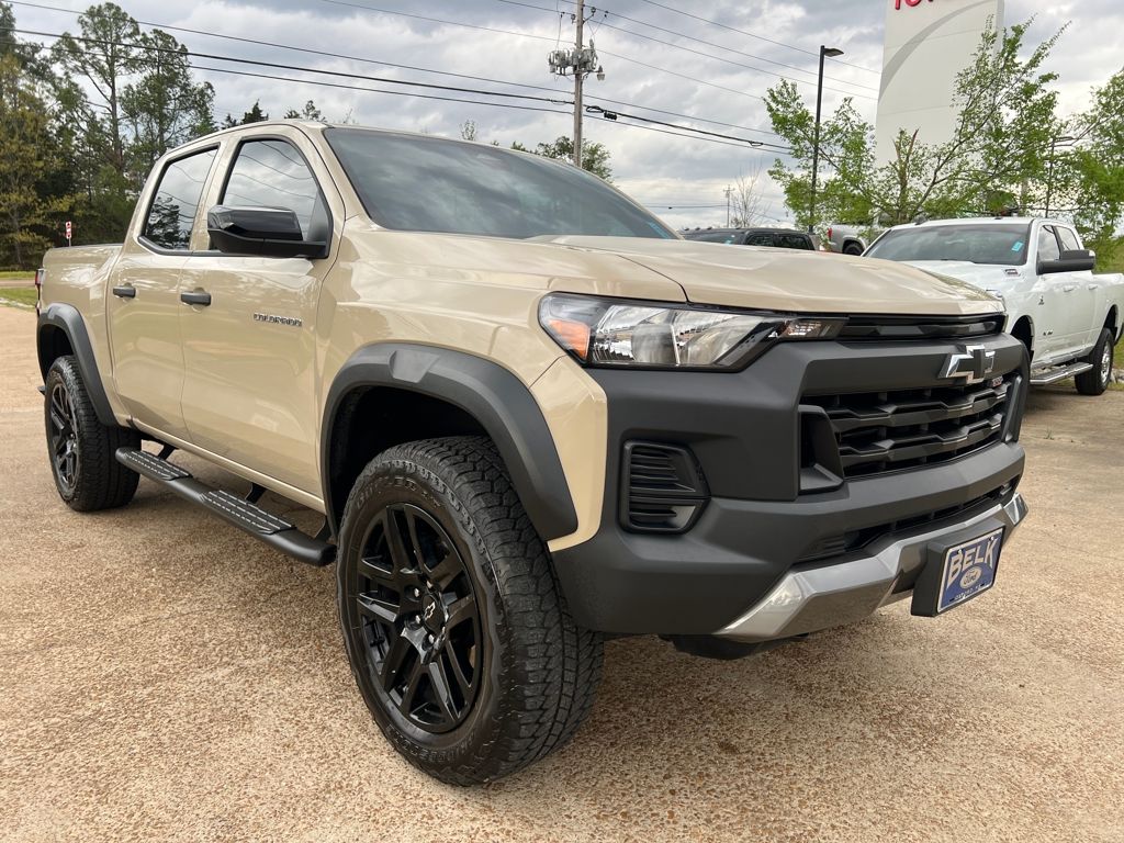 Sand Dune Metallic 2024 Chevrolet Colorado Trail Boss Crew Cab 4WD Pickup Truck Four-Wheel Drive 8-Speed Automatic