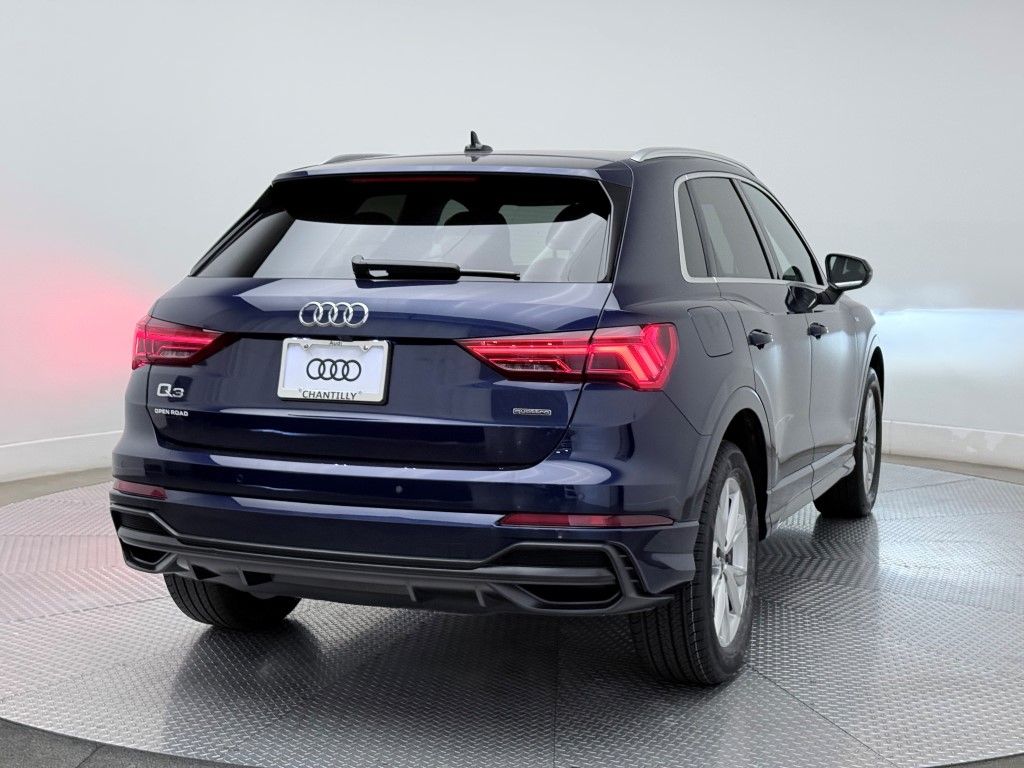 Thumbnail: 2021 Audi Q3 - 10