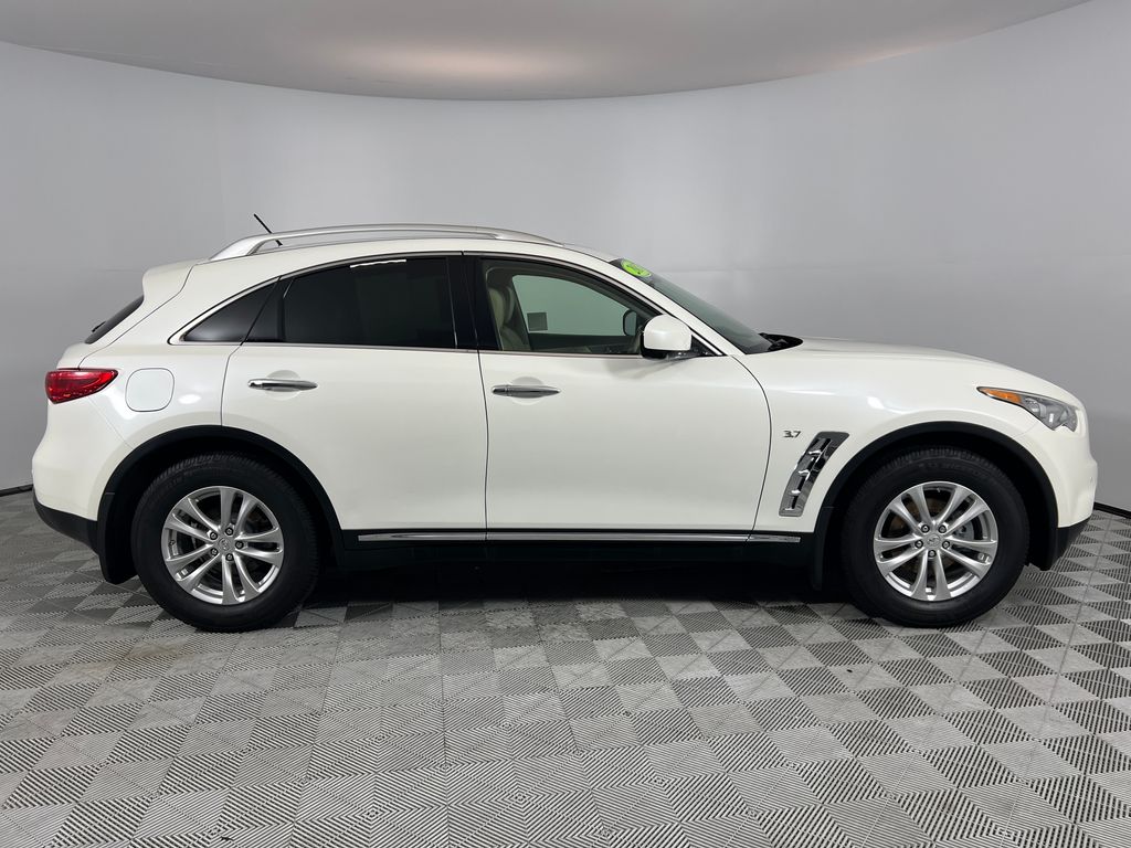 Thumbnail: 2017 INFINITI QX70 - 6