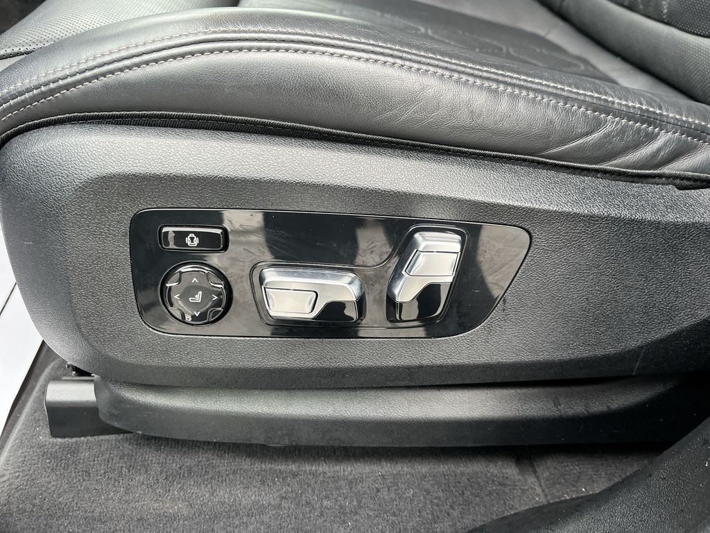 Thumbnail: 2023 BMW X7 - 12