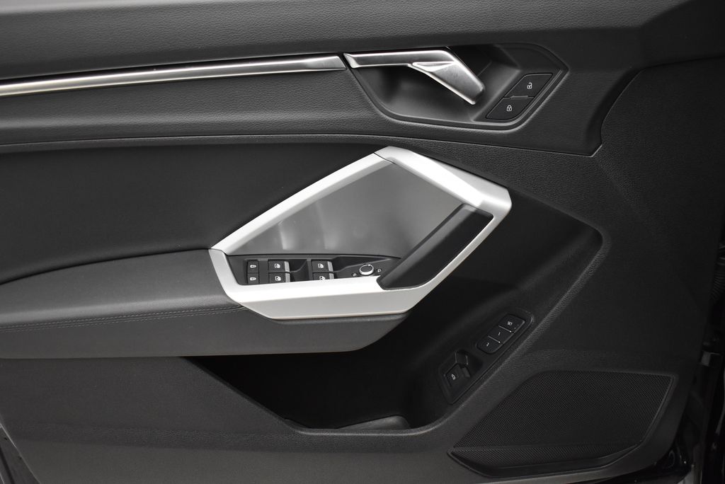 Thumbnail: 2023 Audi Q3 - 11