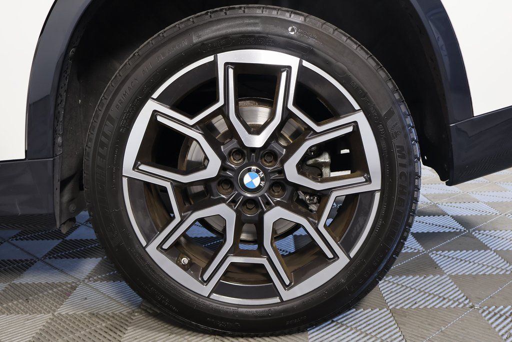 Thumbnail: 2023 BMW X1 - 16