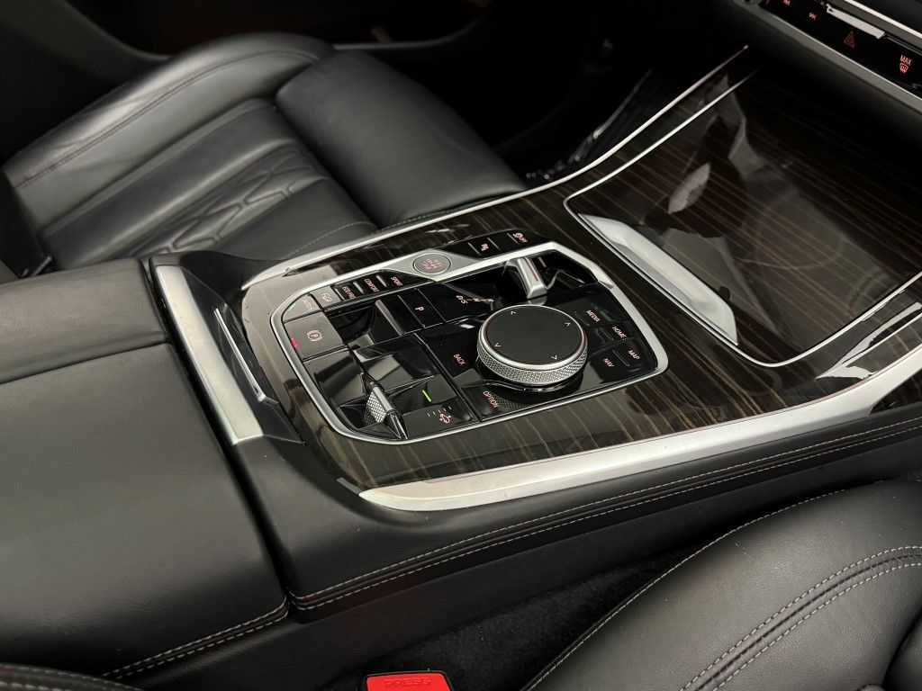 2023 BMW X7 xDrive40i 18
