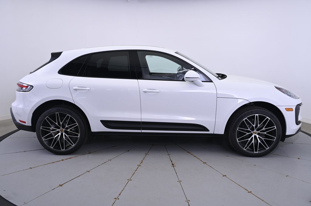 Thumbnail: 2025 Porsche Macan - 8