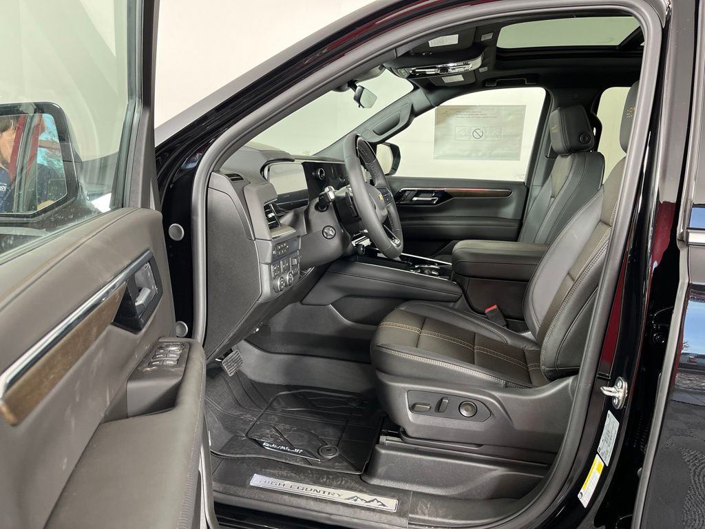 Thumbnail: 2026 Chevrolet Suburban - 28