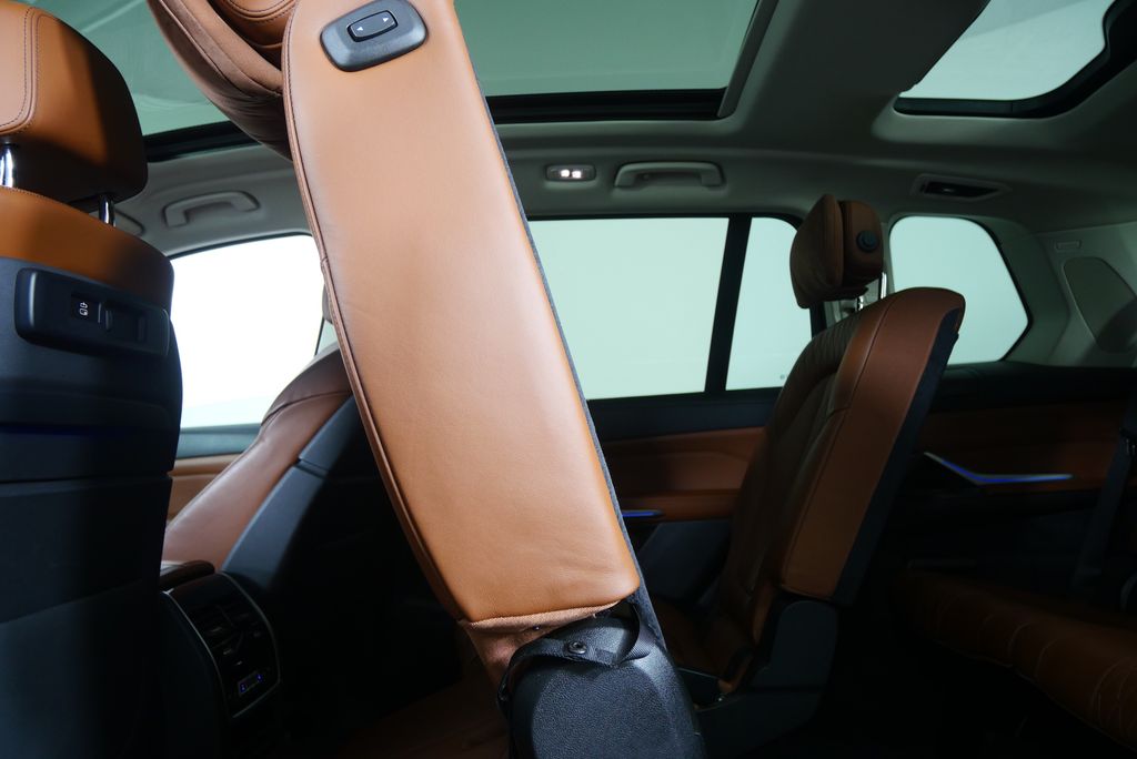 Thumbnail: 2019 BMW X7 - 17