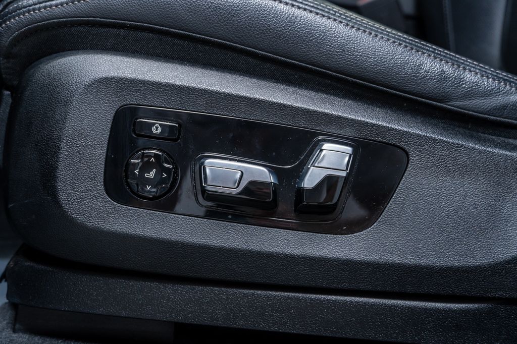 Used 2022 Black BMW M50i image 30