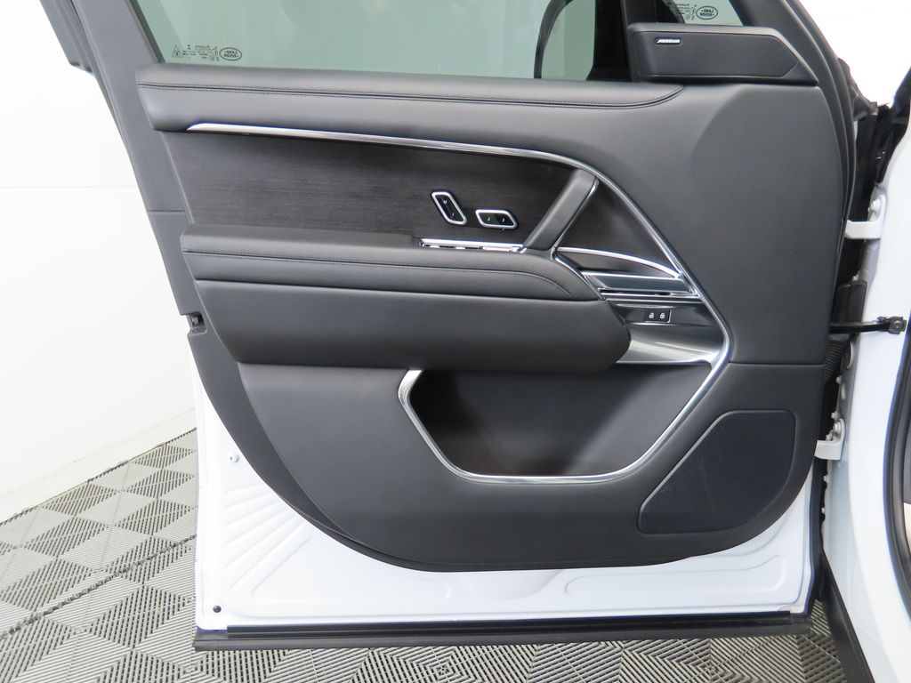 Thumbnail: 2023 Land Rover Range Rover - 23