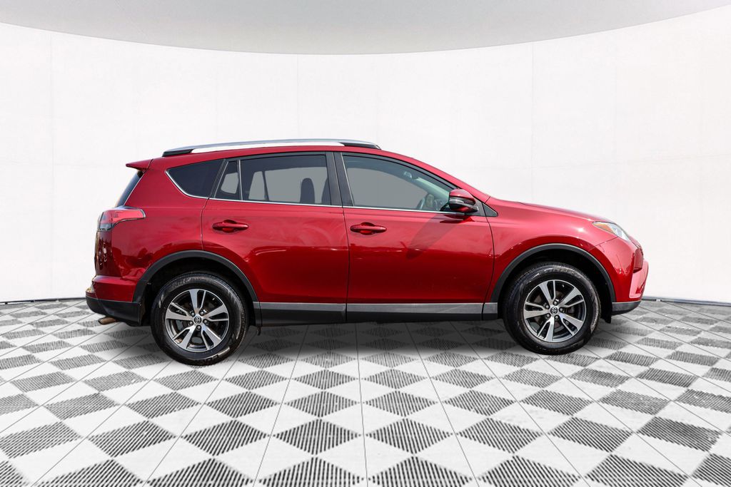 2018 Toyota RAV4 XLE 8