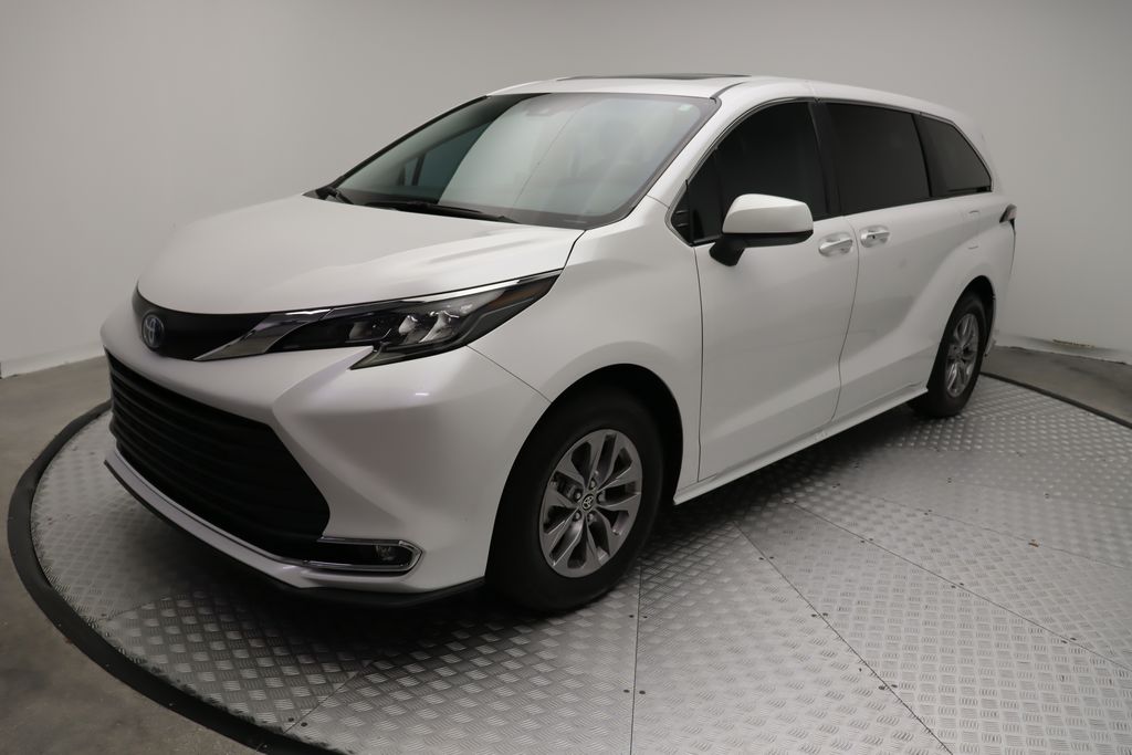 2024 Toyota Sienna XLE -
                  West Palm Beach, FL