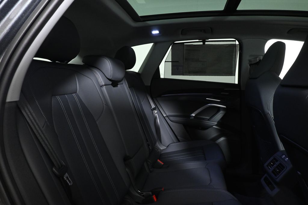 Thumbnail: 2026 Audi Q5 - 31