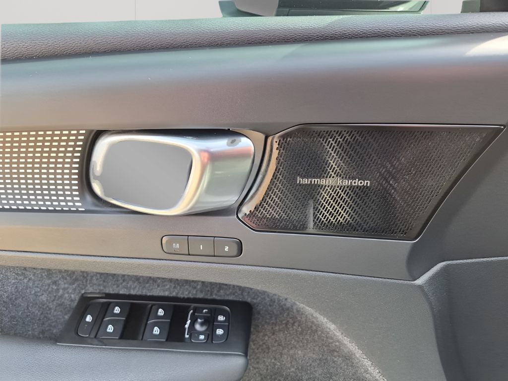 Used Car 2022 Volvo Xc40  R-design For Sale Under $20,000 In Austin, Texas