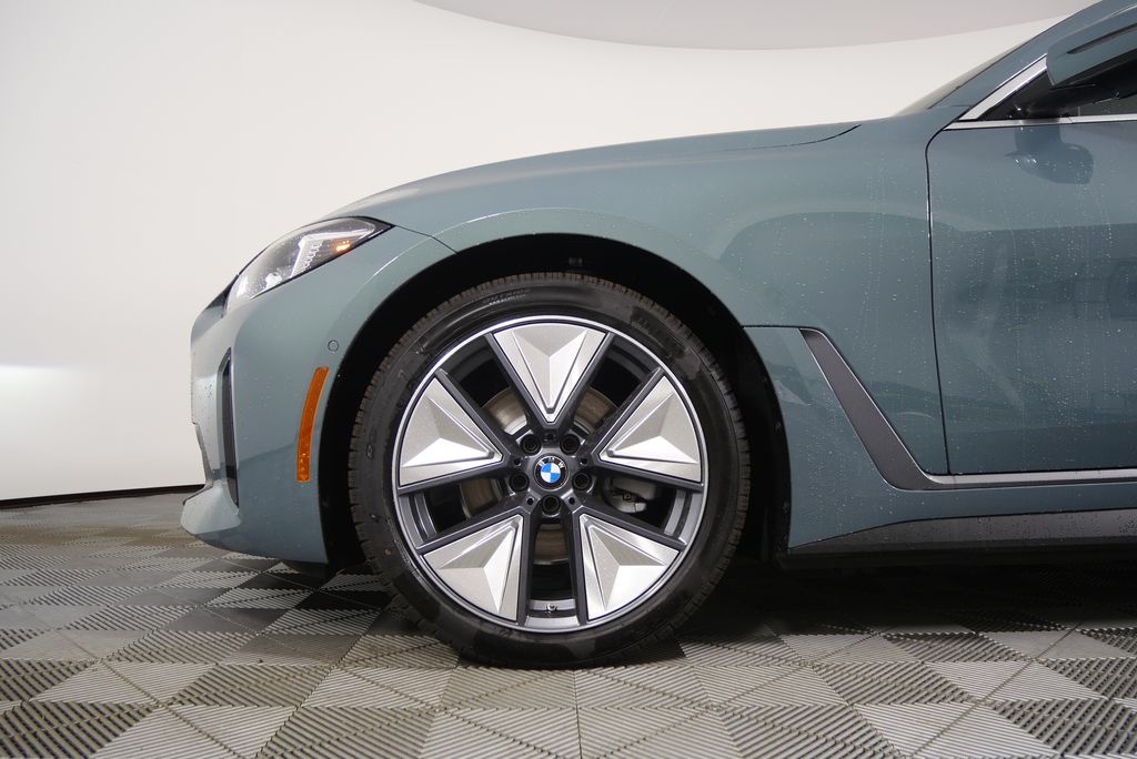 Thumbnail: 2025 BMW i4 - 7