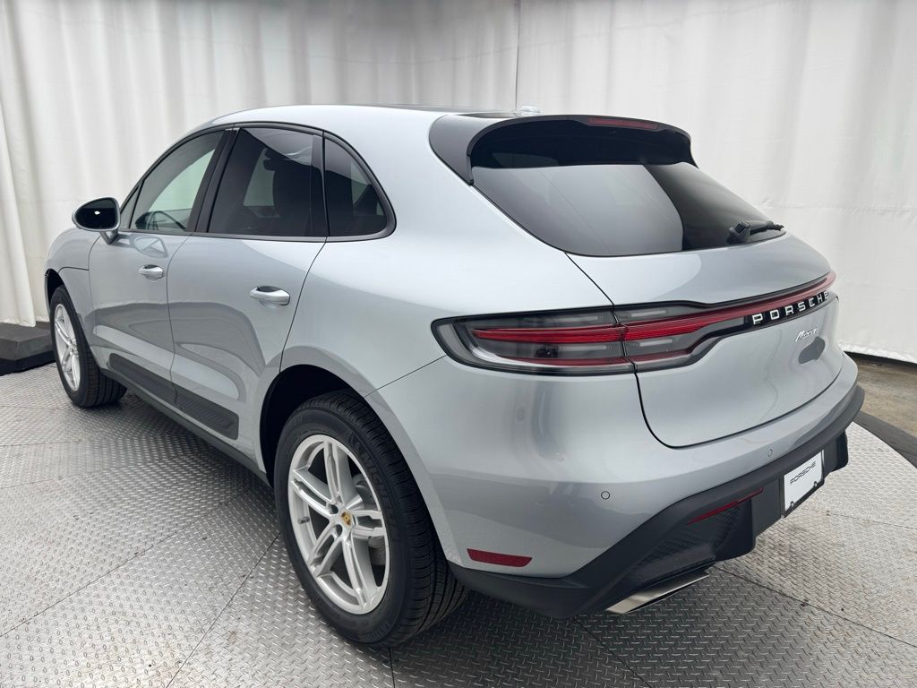 Thumbnail: 2025 Porsche Macan - 3