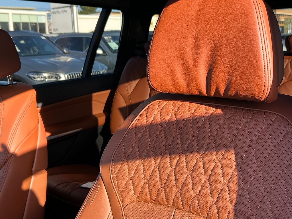 Thumbnail: 2027 BMW X7 - 14