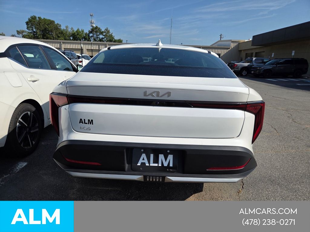 Used 2025 White Kia LXS image 7