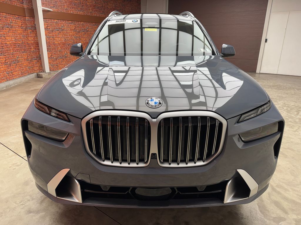 Certified Used 2025  BMW xDrive40i image 9