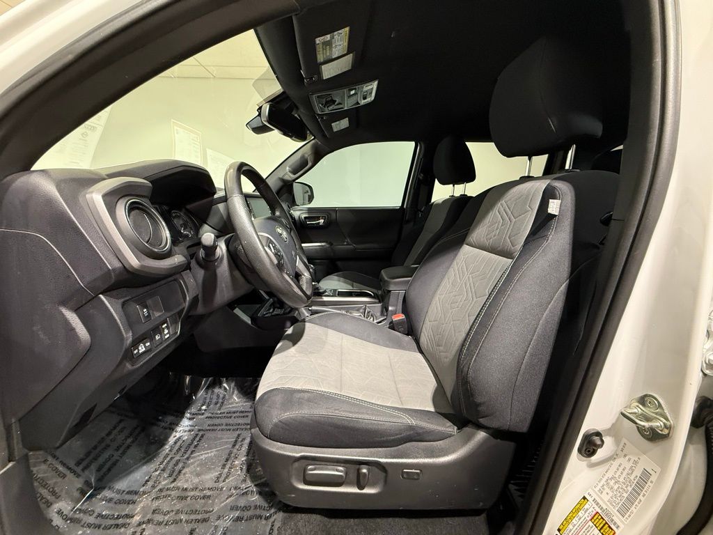 Thumbnail: 2020 Toyota Tacoma - 12