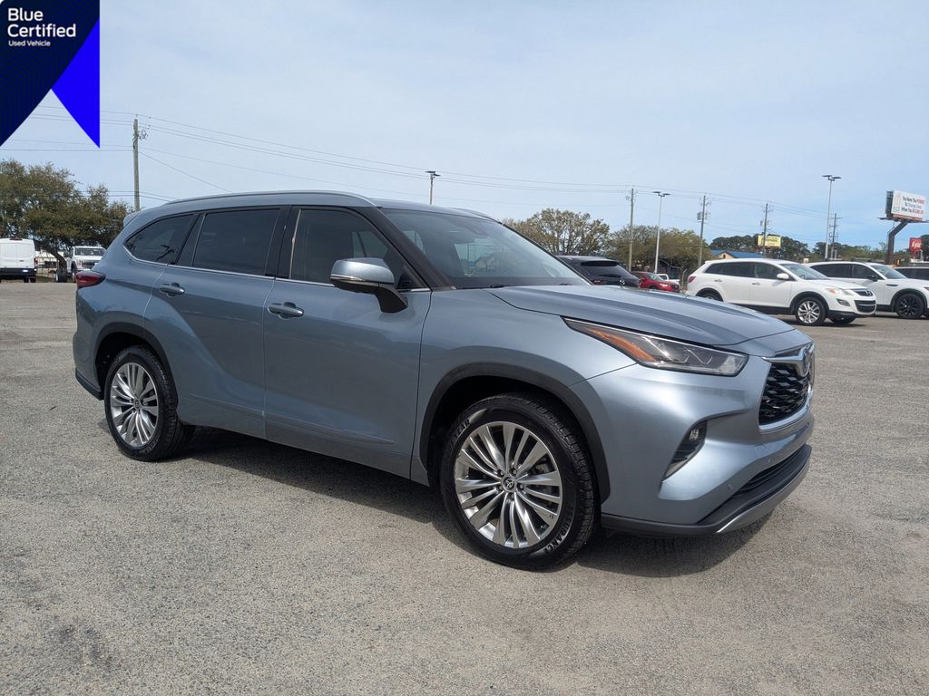 2023 Toyota Highlander Hybrid Platinum