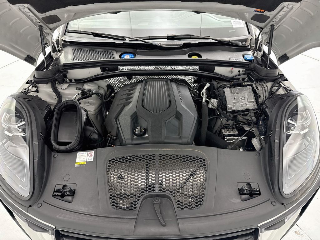 Thumbnail: 2022 Porsche Macan - 28