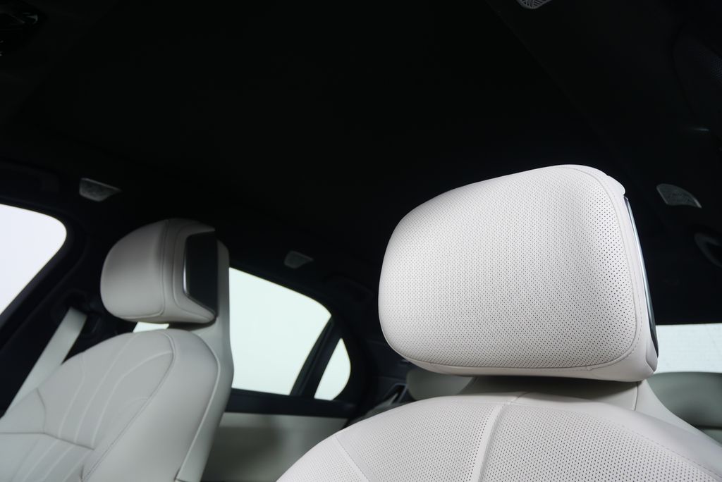 2025 BMW 7 Series 760i xDrive 11