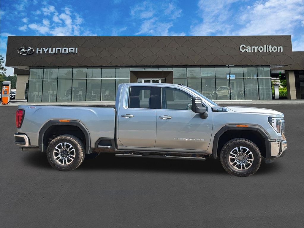 Used 2024 Gray GMC SLE image 4