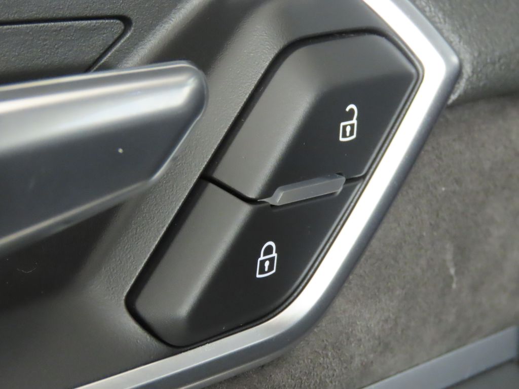 Thumbnail: 2019 Audi e-tron - 27