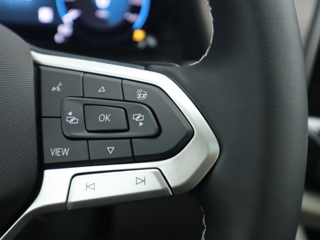 2025 Volkswagen Atlas SEL 13