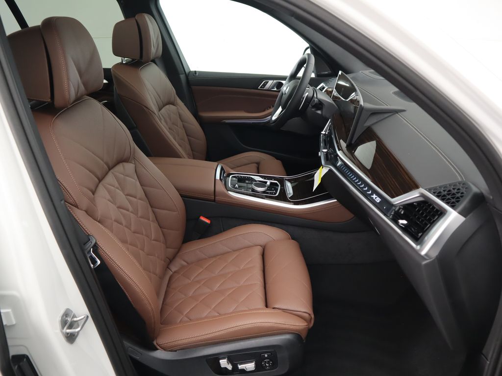 Thumbnail: 2026 BMW X5 - 21