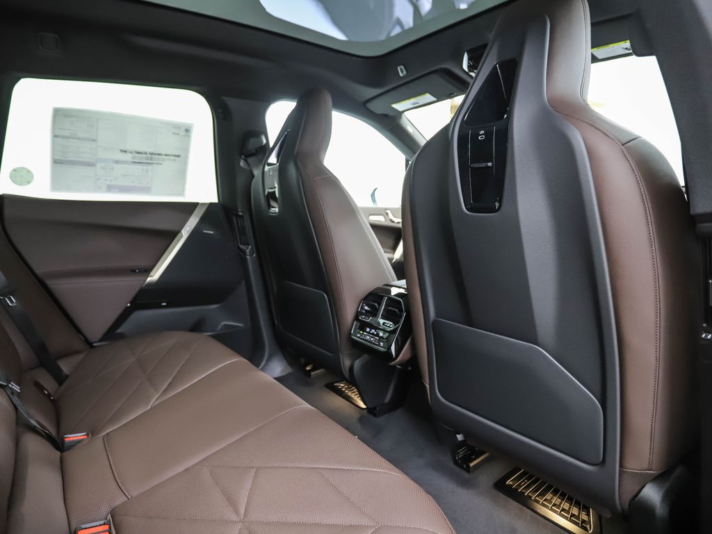 2025 BMW iX xDrive50 24