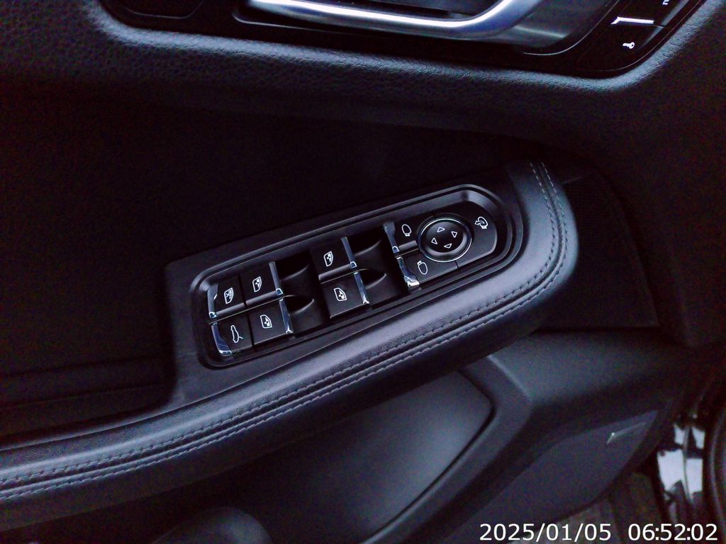 Thumbnail: 2023 Porsche Macan - 28