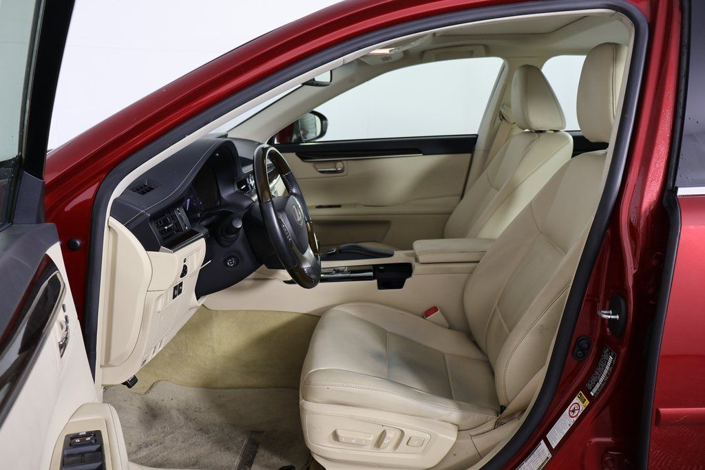 Thumbnail: 2013 Lexus ES - 8