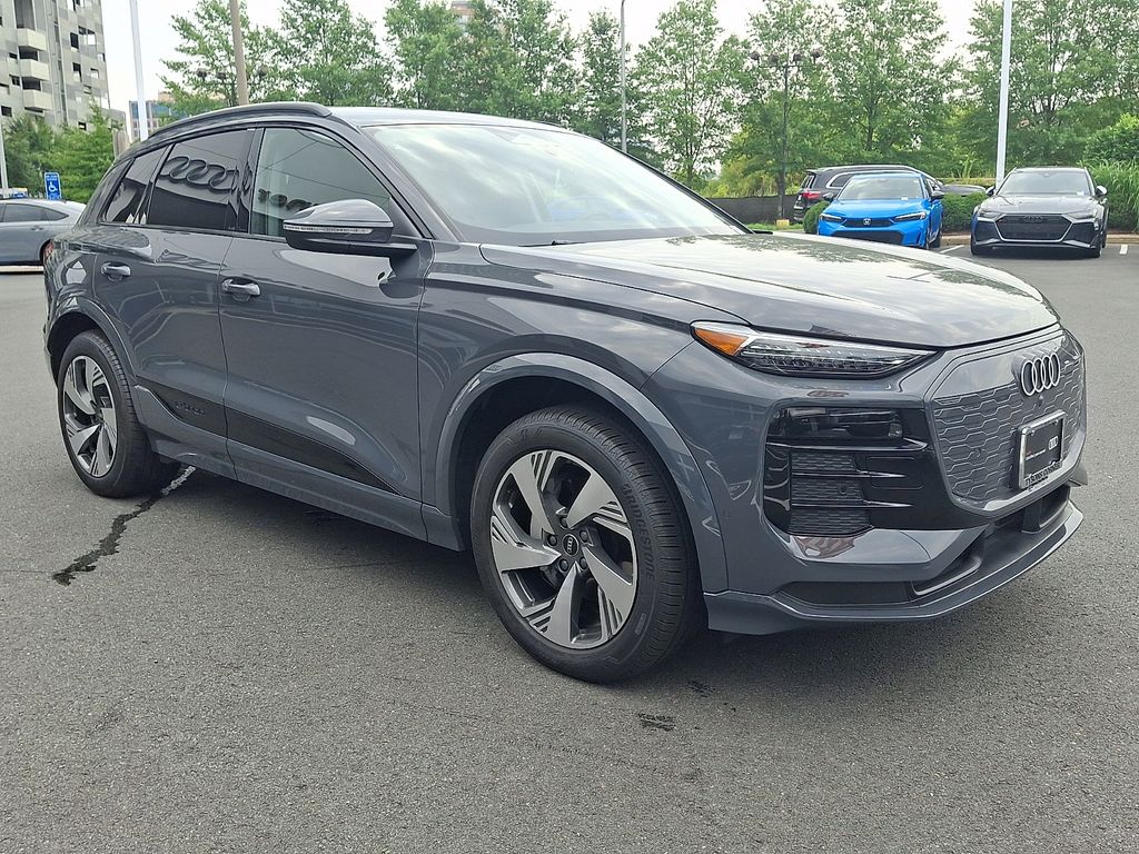Thumbnail: 2025 Audi Q6 e-tron - 3