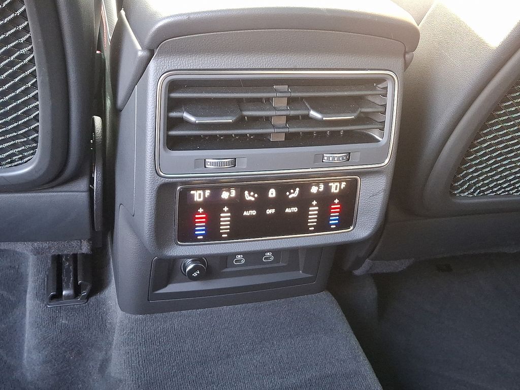 Thumbnail: 2023 Audi RS Q8 - 11