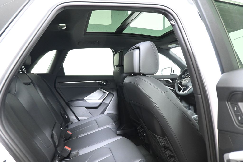 Thumbnail: 2025 Audi Q3 - 20