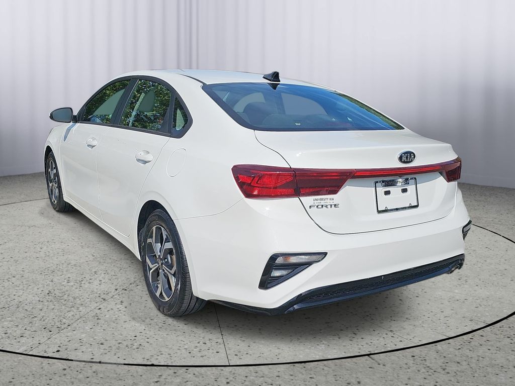 Used 2021 White Kia LXS image 5