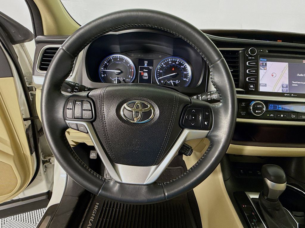 Thumbnail: 2015 Toyota Highlander - 11