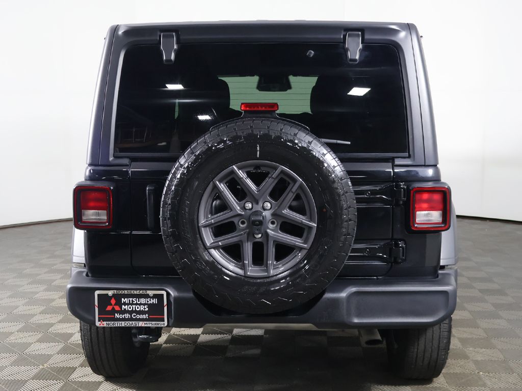 Used 2025 Black Jeep Sport S image 10