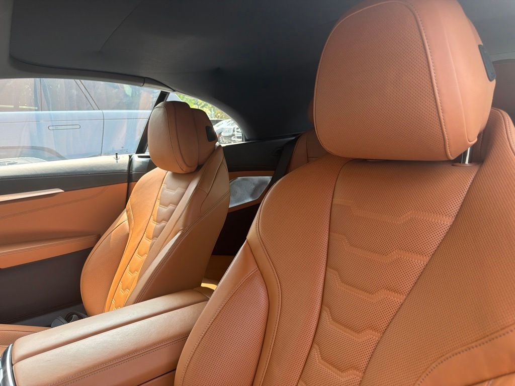 Used 2021 White BMW M850i xDrive image 5