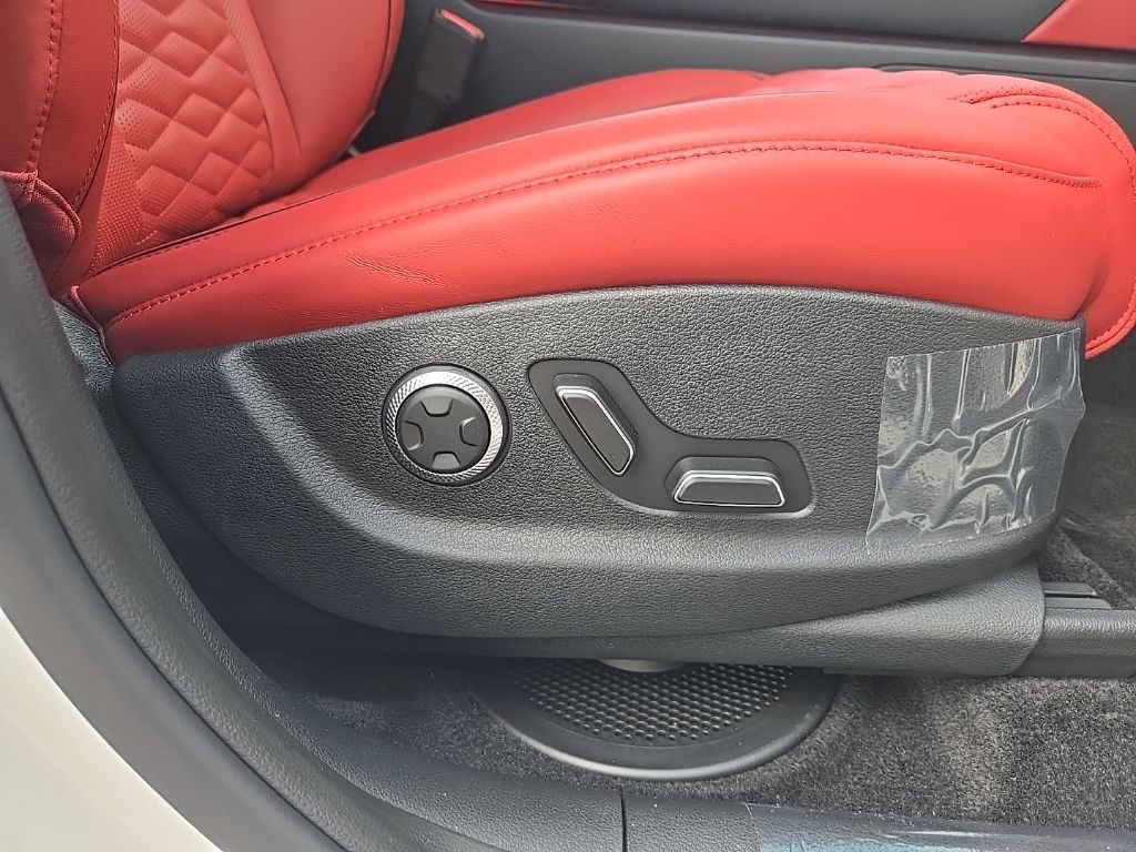 Thumbnail: 2025 Genesis GV80 - 20