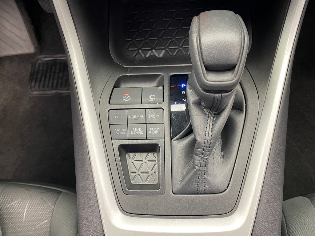 2024 Toyota RAV4 XLE 29