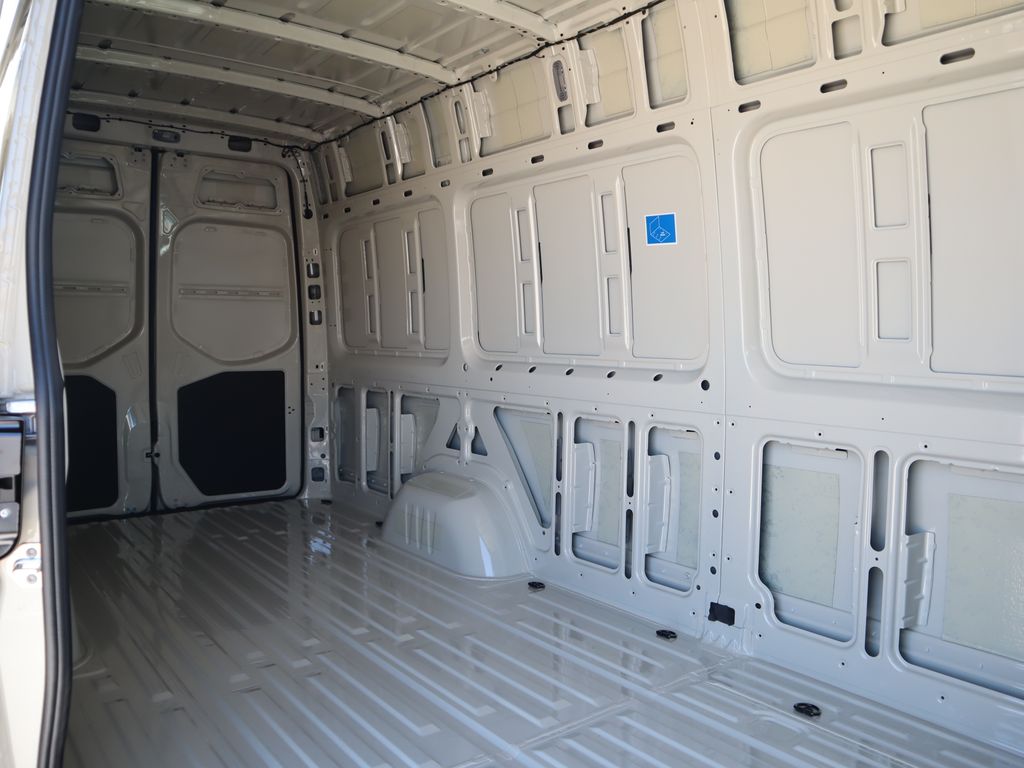 2025 Mercedes-Benz Sprinter 2500 28