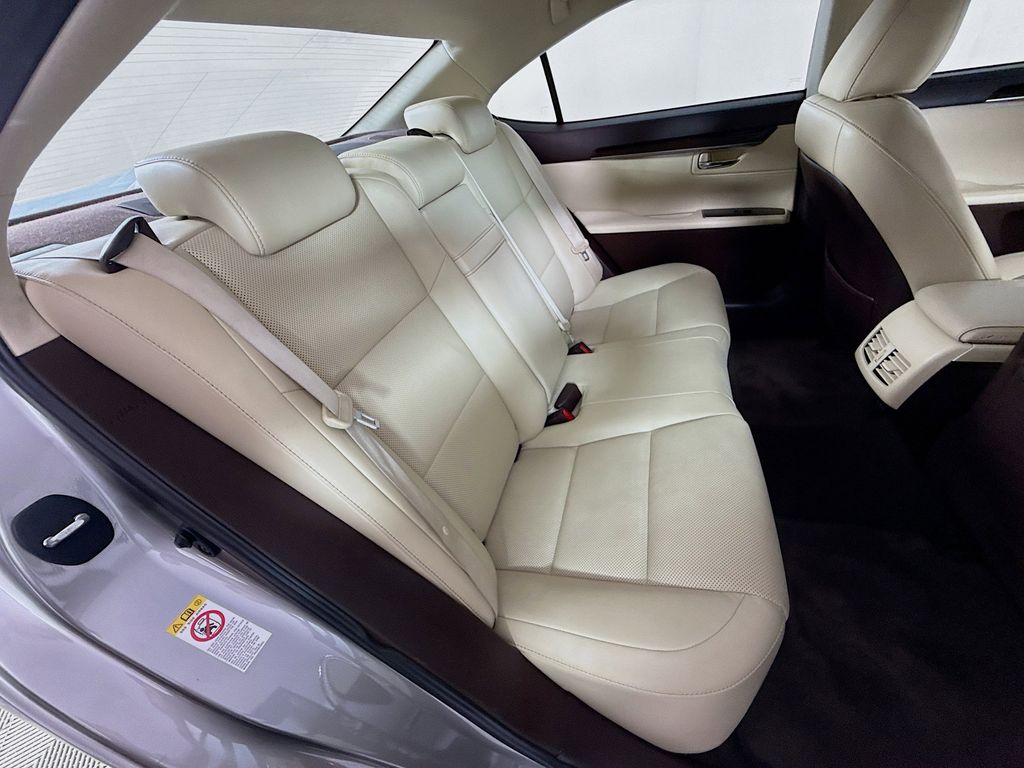 Thumbnail: 2017 Lexus ES - 28