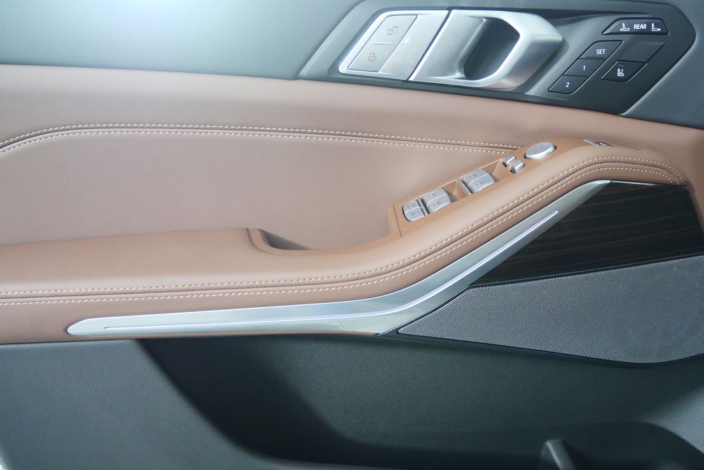 Thumbnail: 2026 BMW X7 - 9