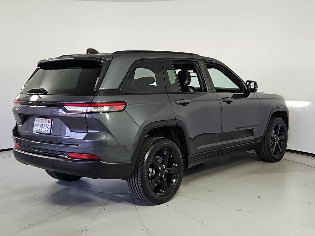 Thumbnail: 2022 Jeep Grand Cherokee - 7