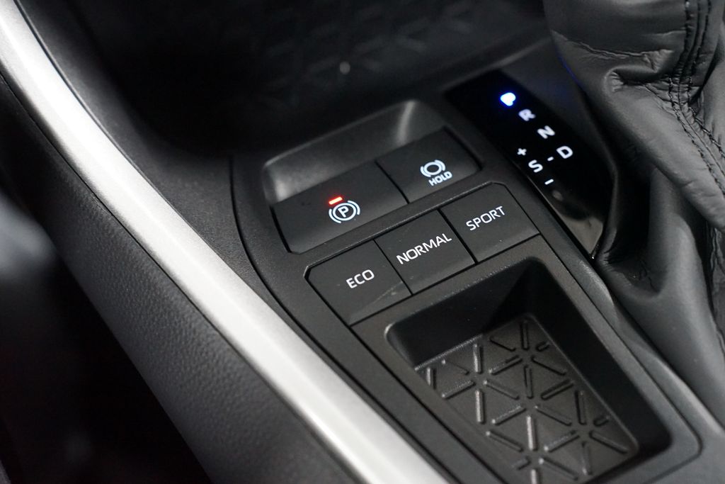 Thumbnail: 2025 Toyota RAV4 - 22
