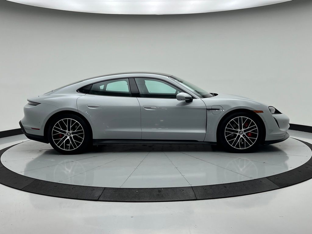 Thumbnail: 2022 Porsche Taycan - 8