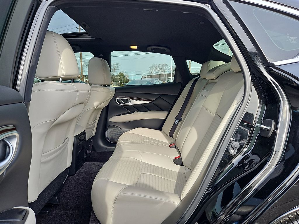 Thumbnail: 2019 INFINITI Q70 - 12