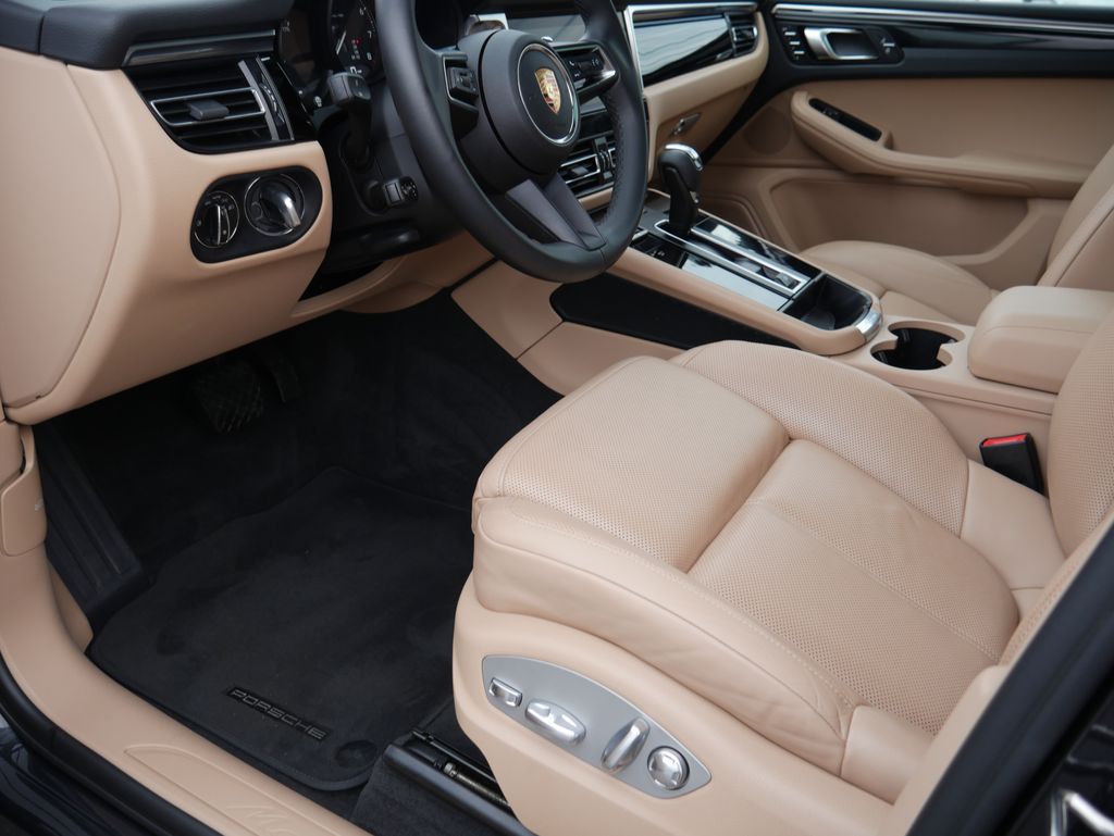 Thumbnail: 2023 Porsche Macan - 4